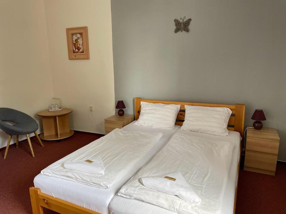 Hotel Rohanov Lhota nad Rohanovem Экстерьер фото